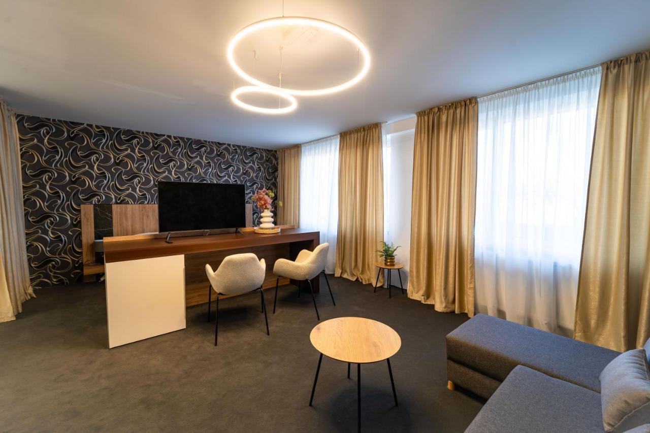 Hotel Zemplin トレビショフ エクステリア 写真